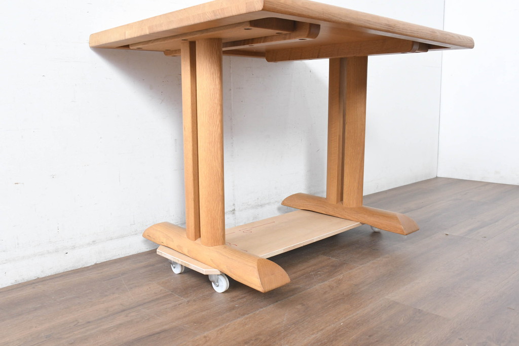 中古　美品　飛騨産業　キツツキ　カヤ(KAYA)シリーズ　楢(ナラ)材　お部屋を明るくすっきりとした印象にしてくれる2人掛けダイニングテーブル(二人掛け、2P、作業台)(定価約14万円)(R-084470)