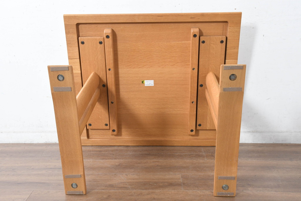 中古　美品　飛騨産業　キツツキ　カヤ(KAYA)シリーズ　楢(ナラ)材　お部屋を明るくすっきりとした印象にしてくれる2人掛けダイニングテーブル(二人掛け、2P、作業台)(定価約14万円)(R-084470)