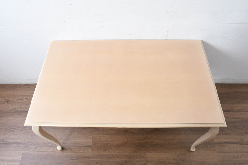 中古　美品　LYNN・HOLLYN(リン・ホーリン)　アンティーク調の可愛らしいデザインがおしゃれなダイニングテーブル(4人掛け、6人掛け、食卓、作業台、机)(R-084440)