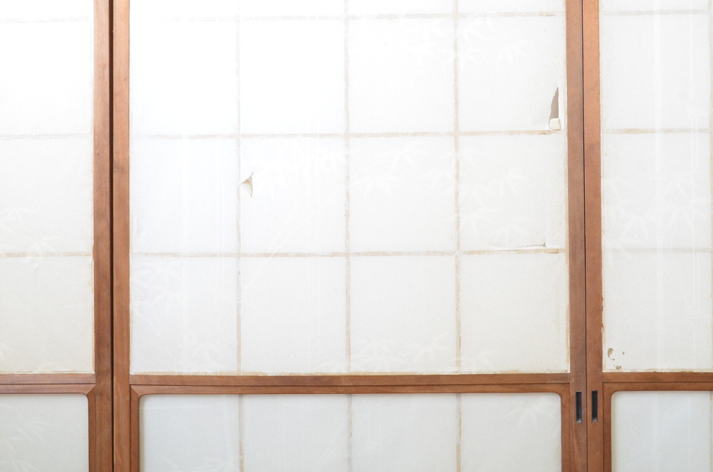 レトロ建具　昭和レトロ　落ち着いた和の空間づくりにおすすめな雪見障子戸4枚セット(建具、擦り上げ障子戸、擦上障子戸、引き戸)(R-063703)