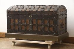 スペインビンテージ　希少!!宝箱デザインの収納ボックス(木箱、収納箱、ディスプレイ、ヴィンテージ)(R-062848)