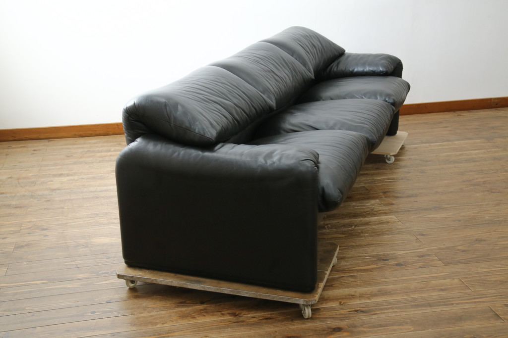 中古　美品　Cassina(カッシーナ)　MARALUNGA(マラルンガ)　高級感あふれる3人掛けソファ(3P、三人掛けソファ)(定価約200～240万円)(R-084359)