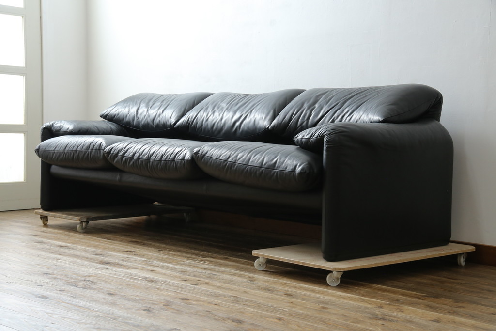 中古　美品　Cassina(カッシーナ)　MARALUNGA(マラルンガ)　高級感あふれる3人掛けソファ(3P、三人掛けソファ)(定価約200～240万円)(R-084359)