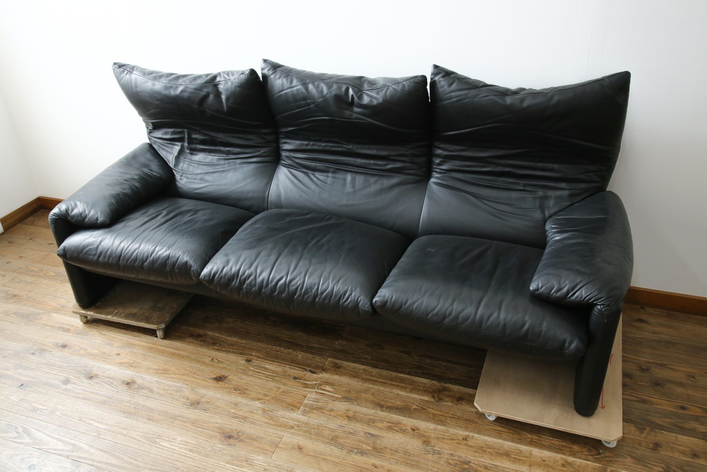 中古　美品　Cassina(カッシーナ)　MARALUNGA(マラルンガ)　高級感あふれる3人掛けソファ(3P、三人掛けソファ)(定価約200～240万円)(R-084359)