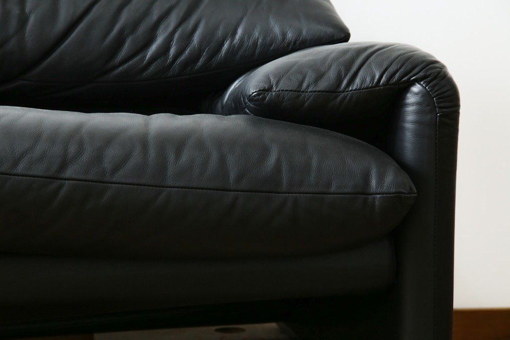 中古　美品　Cassina(カッシーナ)　MARALUNGA(マラルンガ)　高級感あふれる3人掛けソファ(3P、三人掛けソファ)(定価約200～240万円)(R-084359)