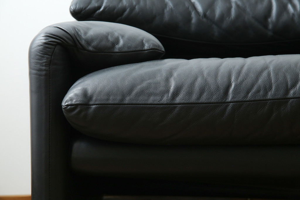 中古　美品　Cassina(カッシーナ)　MARALUNGA(マラルンガ)　高級感あふれる3人掛けソファ(3P、三人掛けソファ)(定価約200～240万円)(R-084359)