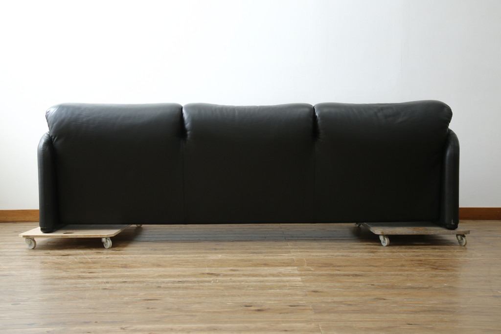 中古　美品　Cassina(カッシーナ)　MARALUNGA(マラルンガ)　高級感あふれる3人掛けソファ(3P、三人掛けソファ)(定価約200～240万円)(R-084359)