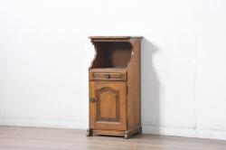 中古　美品　オールドカリモク　カリモク家具(karimoku)　COLONIAL(コロニアル)シリーズ　クラシカルな佇まいの電話台(花台、飾り台、サイドキャビネット)(R-084514)