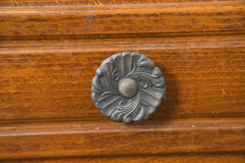 中古　美品　オールドカリモク　カリモク家具(karimoku)　COLONIAL(コロニアル)シリーズ　クラシカルな佇まいの電話台(花台、飾り台、サイドキャビネット)(R-084514)