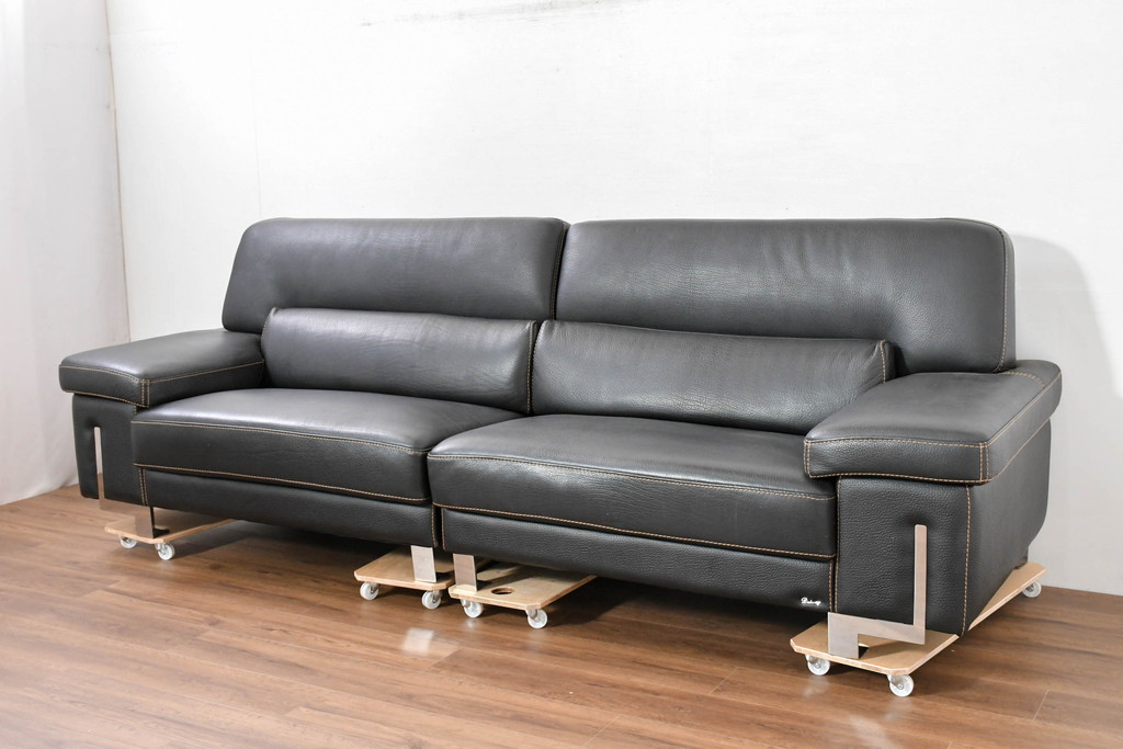 中古　美品　ダホン(Dahong)　イタリアンデザイン　本革(レザー)　デザイン性と快適性を両立した2.5人掛けソファ(2P、2.5P、3P、2人掛け、二人掛け、3人掛け、三人掛け、アームソファ)(定価約28万円)(R-084293)