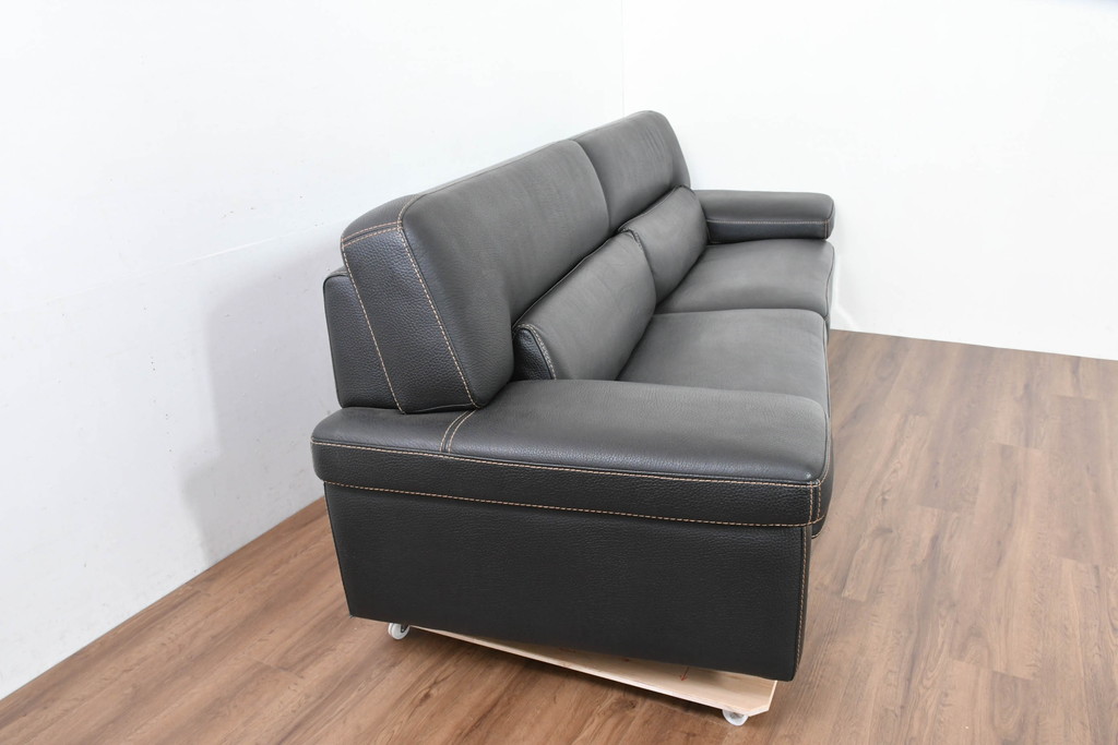 中古　美品　ダホン(Dahong)　イタリアンデザイン　本革(レザー)　デザイン性と快適性を両立した2.5人掛けソファ(2P、2.5P、3P、2人掛け、二人掛け、3人掛け、三人掛け、アームソファ)(定価約28万円)(R-084293)