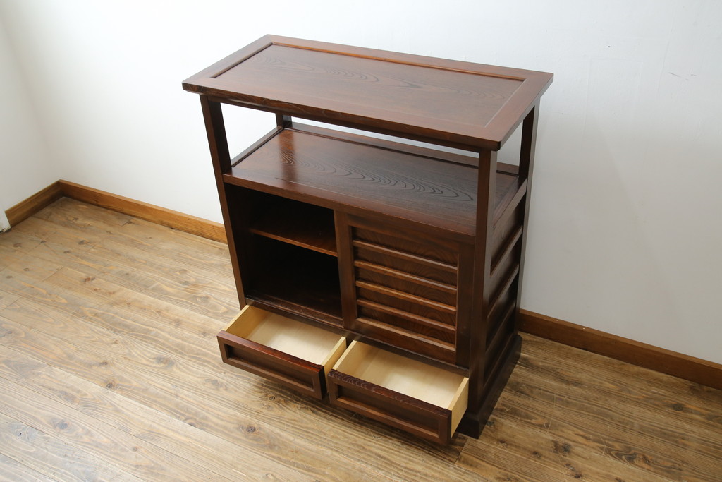 中古　美品!!　九州民芸家具　欅(ケヤキ)材　引き出し2杯付き　表情豊かな木目が魅力的なモダンデザインの茶棚(飾り棚、戸棚、収納棚、サイドキャビネット)(R-079948)