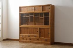 中古　美品　屋久杉　上品な佇まいで和の空間を引き立てる茶箪笥(水屋箪笥、茶棚、戸棚、収納棚、飾り棚)(定価約115万円)(R-067462)