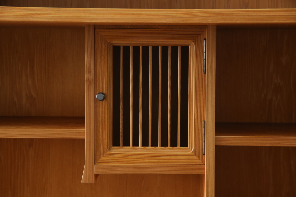 中古　美品　屋久杉　上品な佇まいで和の空間を引き立てる茶箪笥(水屋箪笥、茶棚、戸棚、収納棚、飾り棚)(定価約115万円)(R-067462)