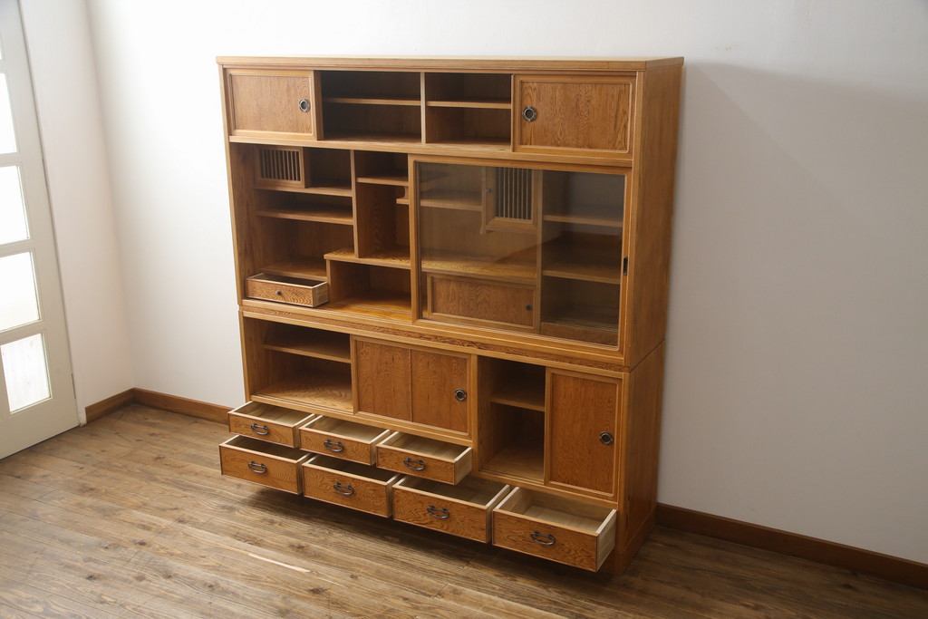 中古　美品　屋久杉　上品な佇まいで和の空間を引き立てる茶箪笥(水屋箪笥、茶棚、戸棚、収納棚、飾り棚)(定価約115万円)(R-067462)