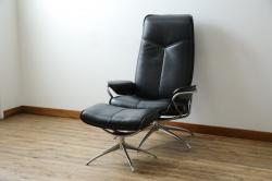 中古　美品　ノルウェー製　EKORNES(エコーネス)　City(シティ)　Mサイズ　オットマン付き!!スタイリッシュなデザインが魅力のストレスレスチェア(スターベース、1人掛けソファ、1Pソファ、アームチェア、リクライニングチェア、フットスツール、北欧、本革、レザーチェア)(定価約30万円)(R-066317)