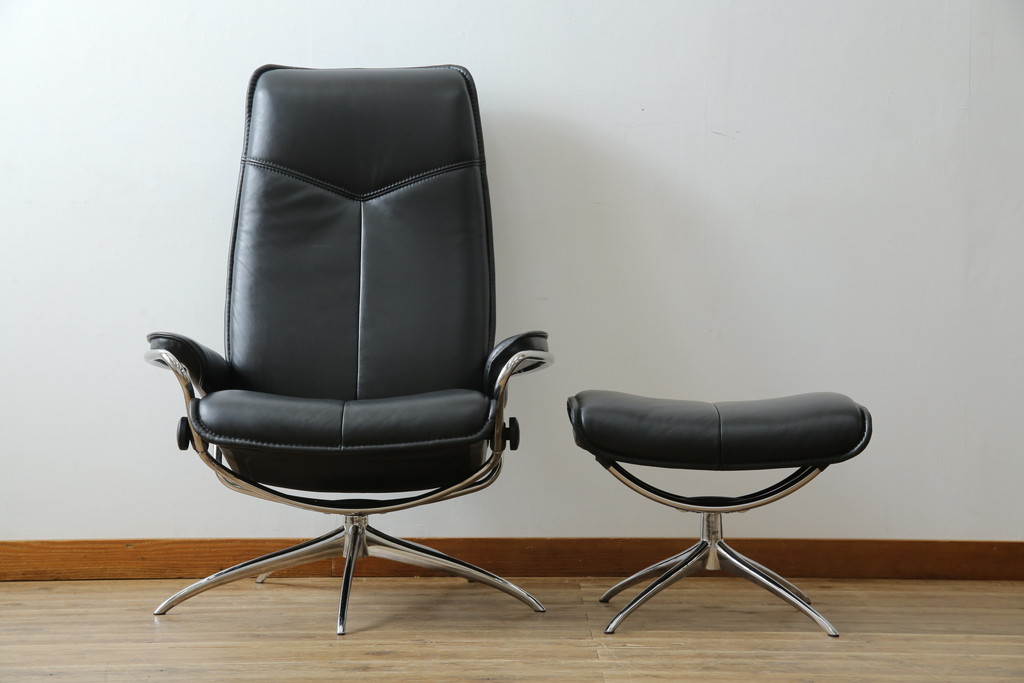 中古　美品　ノルウェー製　EKORNES(エコーネス)　City(シティ)　Mサイズ　オットマン付き!!スタイリッシュなデザインが魅力のストレスレスチェア(スターベース、1人掛けソファ、1Pソファ、アームチェア、リクライニングチェア、フットスツール、北欧、本革、レザーチェア)(定価約30万円)(R-066317)