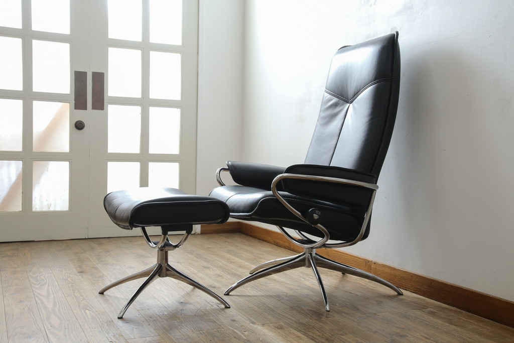 中古　美品　ノルウェー製　EKORNES(エコーネス)　City(シティ)　Mサイズ　オットマン付き!!スタイリッシュなデザインが魅力のストレスレスチェア(スターベース、1人掛けソファ、1Pソファ、アームチェア、リクライニングチェア、フットスツール、北欧、本革、レザーチェア)(定価約30万円)(R-066317)