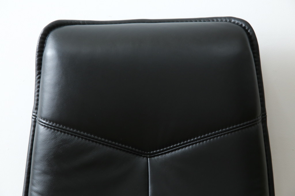 中古　美品　ノルウェー製　EKORNES(エコーネス)　City(シティ)　Mサイズ　オットマン付き!!スタイリッシュなデザインが魅力のストレスレスチェア(スターベース、1人掛けソファ、1Pソファ、アームチェア、リクライニングチェア、フットスツール、北欧、本革、レザーチェア)(定価約30万円)(R-066317)