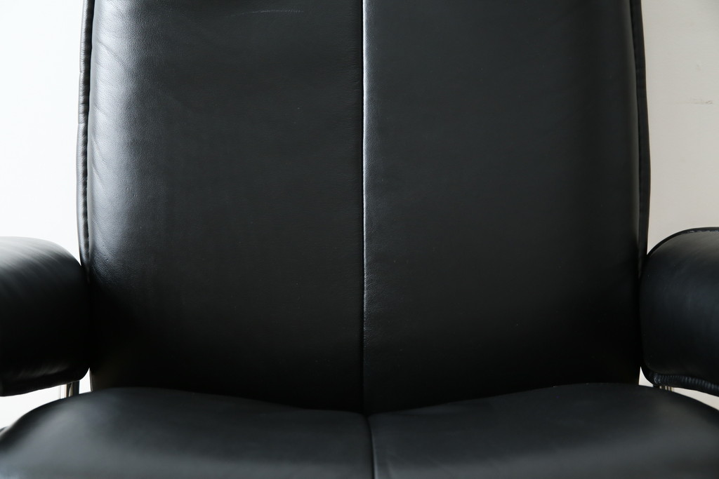中古　美品　ノルウェー製　EKORNES(エコーネス)　City(シティ)　Mサイズ　オットマン付き!!スタイリッシュなデザインが魅力のストレスレスチェア(スターベース、1人掛けソファ、1Pソファ、アームチェア、リクライニングチェア、フットスツール、北欧、本革、レザーチェア)(定価約30万円)(R-066317)