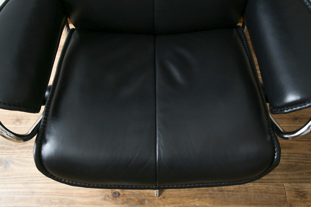 中古　美品　ノルウェー製　EKORNES(エコーネス)　City(シティ)　Mサイズ　オットマン付き!!スタイリッシュなデザインが魅力のストレスレスチェア(スターベース、1人掛けソファ、1Pソファ、アームチェア、リクライニングチェア、フットスツール、北欧、本革、レザーチェア)(定価約30万円)(R-066317)