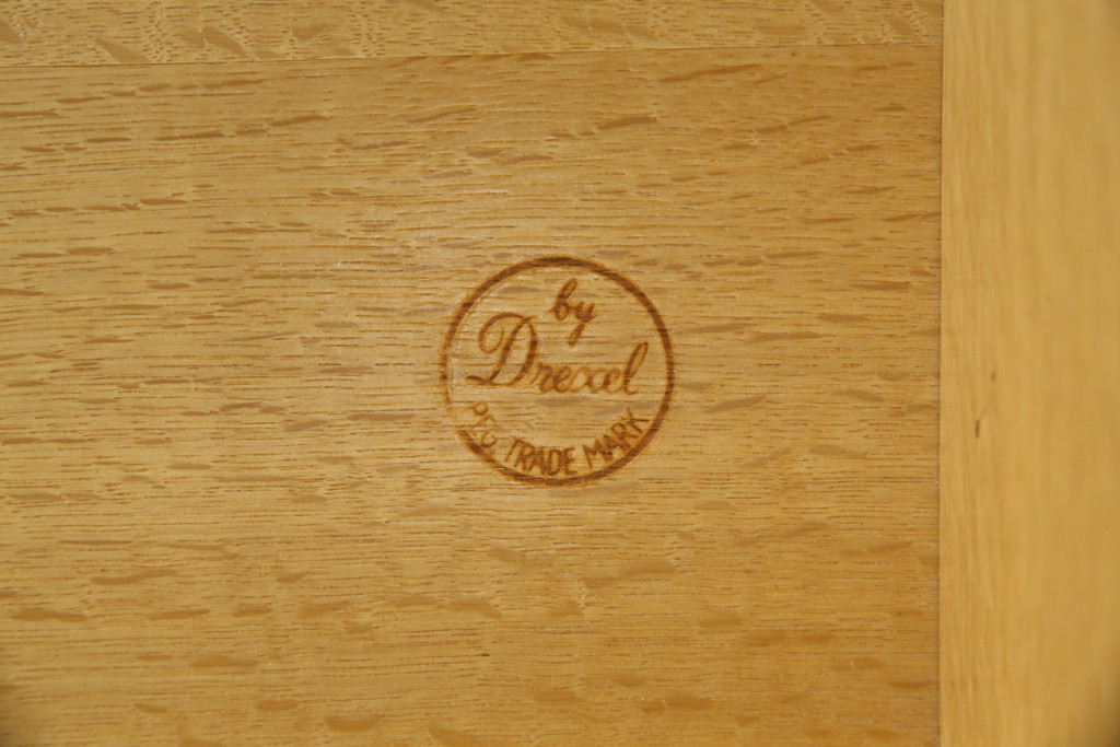 中古　美品　DREXEL HERITAGE(ドレクセルヘリテイジ)　Touraine(ツーレイン)　エレガントな雰囲気が魅力的なチェスト(サイドボード、サイドチェスト、引き出し)(定価約49万円)(R-069939)