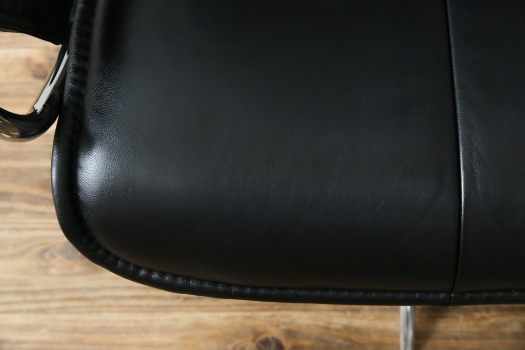 中古　美品　ノルウェー製　EKORNES(エコーネス)　City(シティ)　Mサイズ　オットマン付き!!スタイリッシュなデザインが魅力のストレスレスチェア(スターベース、1人掛けソファ、1Pソファ、アームチェア、リクライニングチェア、フットスツール、北欧、本革、レザーチェア)(定価約30万円)(R-066317)