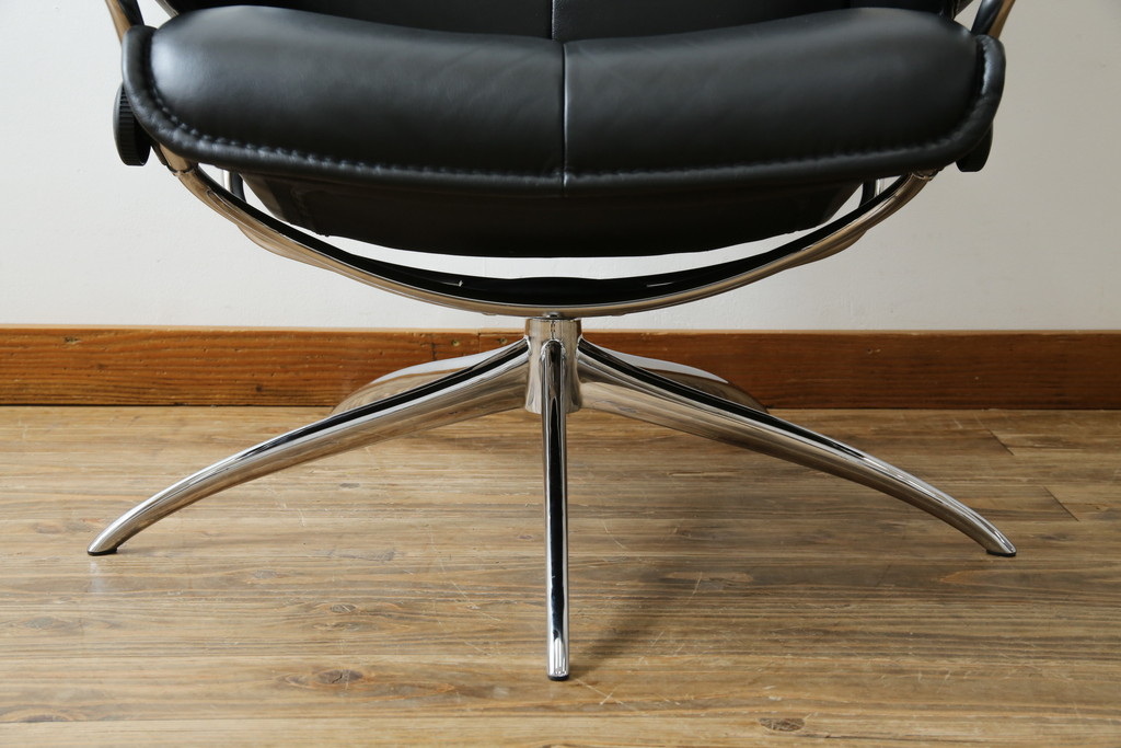 中古　美品　ノルウェー製　EKORNES(エコーネス)　City(シティ)　Mサイズ　オットマン付き!!スタイリッシュなデザインが魅力のストレスレスチェア(スターベース、1人掛けソファ、1Pソファ、アームチェア、リクライニングチェア、フットスツール、北欧、本革、レザーチェア)(定価約30万円)(R-066317)