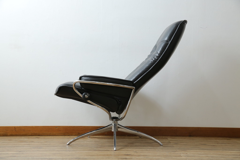 中古　美品　ノルウェー製　EKORNES(エコーネス)　City(シティ)　Mサイズ　オットマン付き!!スタイリッシュなデザインが魅力のストレスレスチェア(スターベース、1人掛けソファ、1Pソファ、アームチェア、リクライニングチェア、フットスツール、北欧、本革、レザーチェア)(定価約30万円)(R-066317)