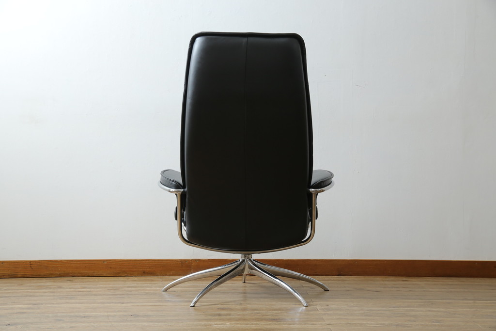中古　美品　ノルウェー製　EKORNES(エコーネス)　City(シティ)　Mサイズ　オットマン付き!!スタイリッシュなデザインが魅力のストレスレスチェア(スターベース、1人掛けソファ、1Pソファ、アームチェア、リクライニングチェア、フットスツール、北欧、本革、レザーチェア)(定価約30万円)(R-066317)