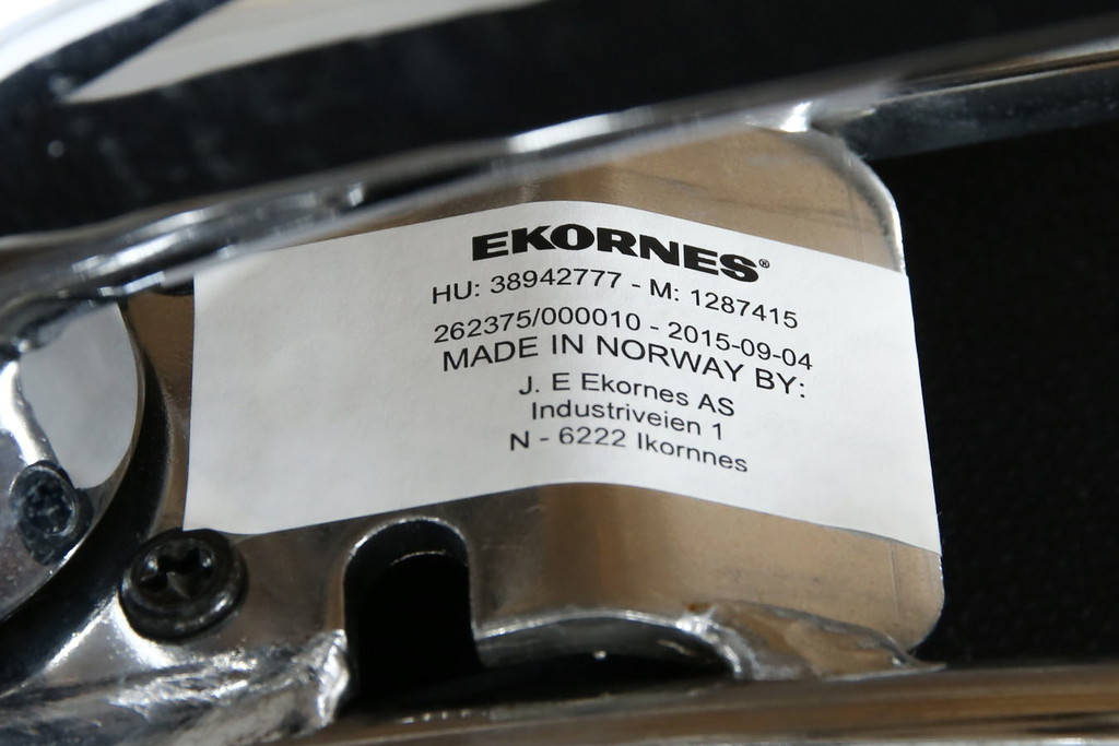 中古　美品　ノルウェー製　EKORNES(エコーネス)　City(シティ)　Mサイズ　オットマン付き!!スタイリッシュなデザインが魅力のストレスレスチェア(スターベース、1人掛けソファ、1Pソファ、アームチェア、リクライニングチェア、フットスツール、北欧、本革、レザーチェア)(定価約30万円)(R-066317)