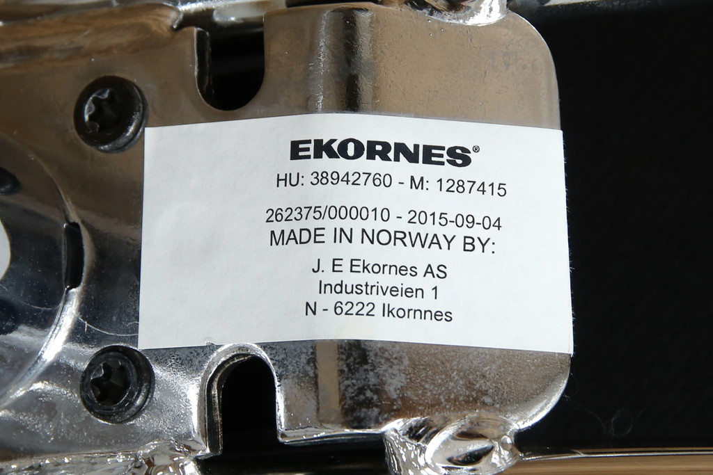中古　美品　ノルウェー製　EKORNES(エコーネス)　City(シティ)　Mサイズ　オットマン付き!!スタイリッシュなデザインが魅力のストレスレスチェア(スターベース、1人掛けソファ、1Pソファ、アームチェア、リクライニングチェア、フットスツール、北欧、本革、レザーチェア)(定価約30万円)(R-066317)