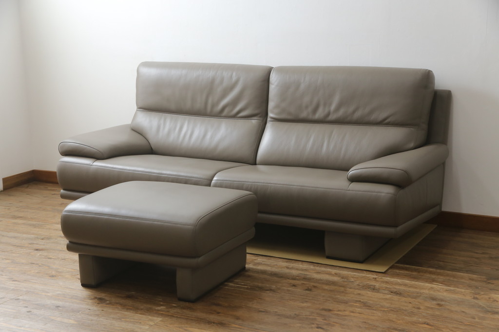 中古　カリモク家具(karimoku)　domani(ドマーニ)　Excel-Life(エクセルライフ)　ZSA3シリーズ　本革(レザー)　スタイリッシュな空間演出におすすめなソファとスツールのセット(3人掛け、3P、アームソファ、オットマン)(定価約107万円)(R-074269)