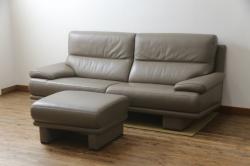 中古　カリモク家具(karimoku)　domani(ドマーニ)　Excel-Life(エクセルライフ)　ZSA3シリーズ　本革(レザー)　スタイリッシュな空間演出におすすめなソファとスツールのセット(3人掛け、3P、アームソファ、オットマン)(定価約107万円)(R-074269)