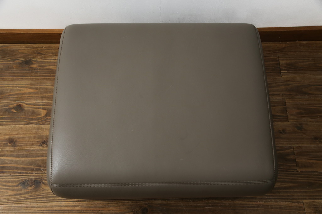 中古　カリモク家具(karimoku)　domani(ドマーニ)　Excel-Life(エクセルライフ)　ZSA3シリーズ　本革(レザー)　スタイリッシュな空間演出におすすめなソファとスツールのセット(3人掛け、3P、アームソファ、オットマン)(定価約107万円)(R-074269)