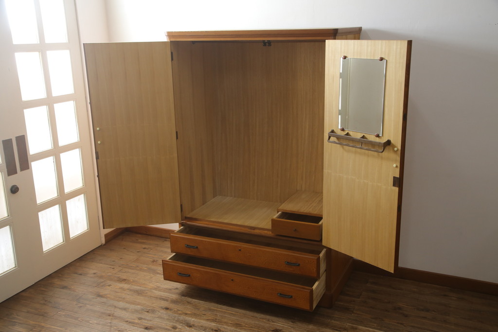中古　屋久杉　密に詰まった杢目が美しいワードローブ(洋服タンス、収納棚、衣装箪笥)(定価約70万円)(R-055705)