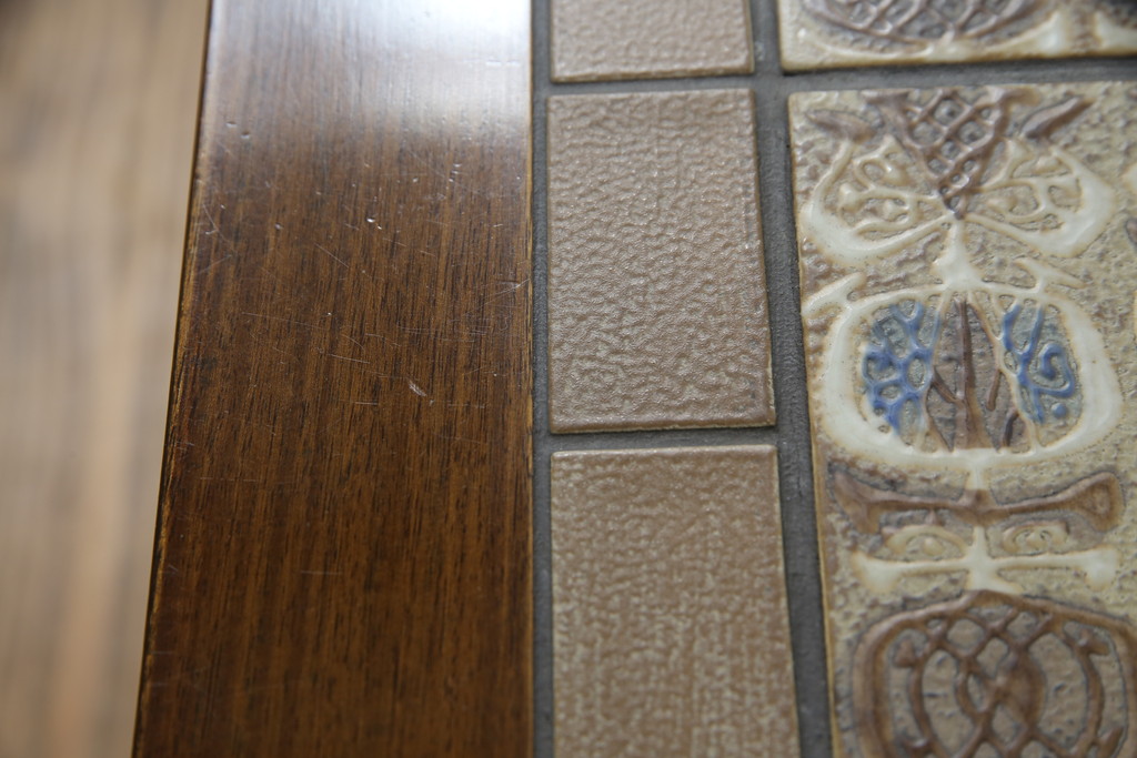 デンマークビンテージ　ROYAL COPENHAGEN(ロイヤルコペンハーゲン)×HASLEV(ハスレヴ)　BACA(バッカ)シリーズ　チーク材　タイルトップがお洒落なローテーブル(センターテーブル、コーヒーテーブル、リビングテーブル、ヴィンテージ、北欧)(R-076495)