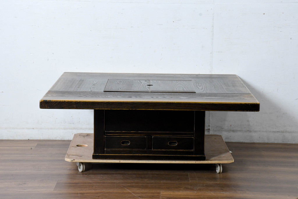 中古　希少な廃番品!!　葉山ガーデン取り扱い　国産　職人手作り品　タモ材　アンティーク調の囲炉裏テーブル(座卓、ローテーブル、センターテーブル、リビングテーブル)(定価約25万円)(R-084297)