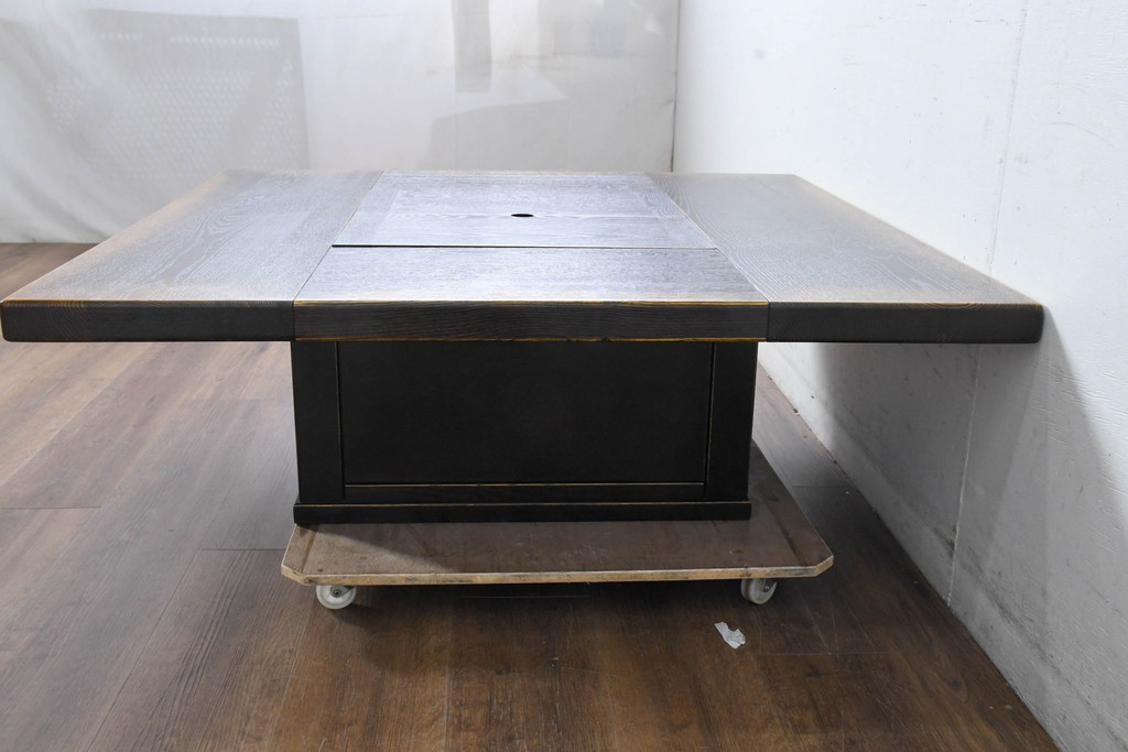 中古　希少な廃番品!!　葉山ガーデン取り扱い　国産　職人手作り品　タモ材　アンティーク調の囲炉裏テーブル(座卓、ローテーブル、センターテーブル、リビングテーブル)(定価約25万円)(R-084297)
