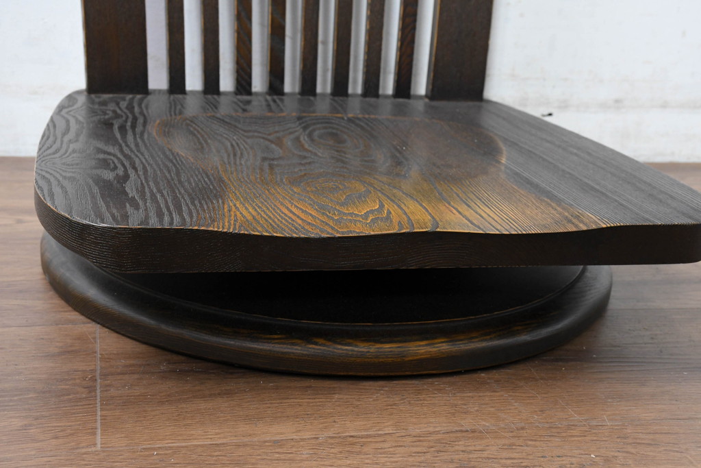 中古　希少な廃番品!!　葉山ガーデン取り扱い　国産　職人手作り品　タモ材　アンティーク調の回転座椅子4台セット(回転チェア、囲炉裏チェア、イス、椅子、バラ売り可能)(R-084300)