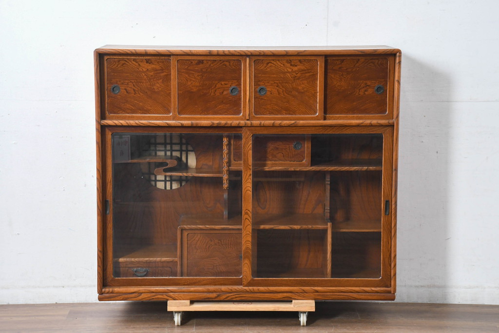中古　美品　国産　職人手作り品　欅(ケヤキ)材　杢目の素敵なサイドキャビネット(収納棚、戸棚、茶棚、飾り棚)(R-084313)