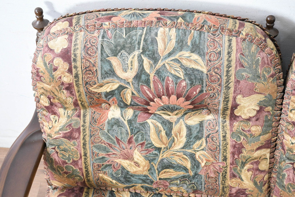 中古　超美品　展示品　使用感ほぼなし　飛騨産業　キツツキ　穂高シリーズ　美しい花柄が際立つ2人掛けソファ(2P、二人掛け、リビングチェア、アームソファ)(定価約24万円)(R-084324)