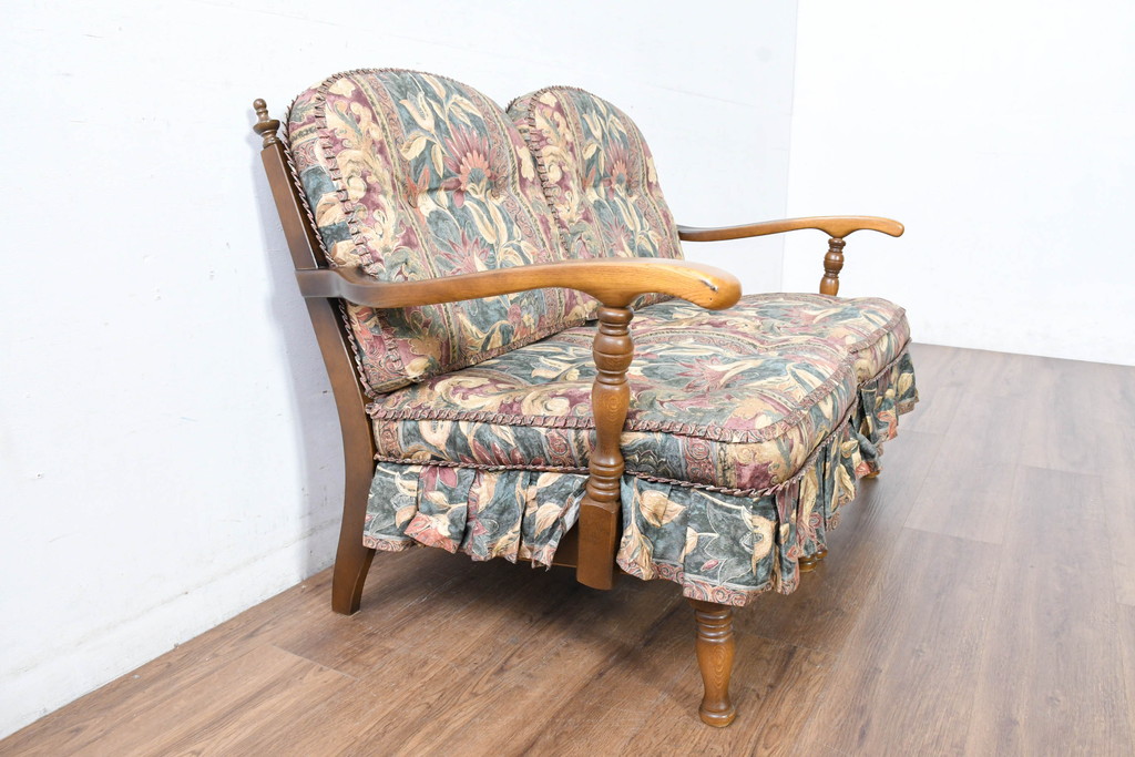 中古　超美品　展示品　使用感ほぼなし　飛騨産業　キツツキ　穂高シリーズ　美しい花柄が際立つ2人掛けソファ(2P、二人掛け、リビングチェア、アームソファ)(定価約24万円)(R-084324)