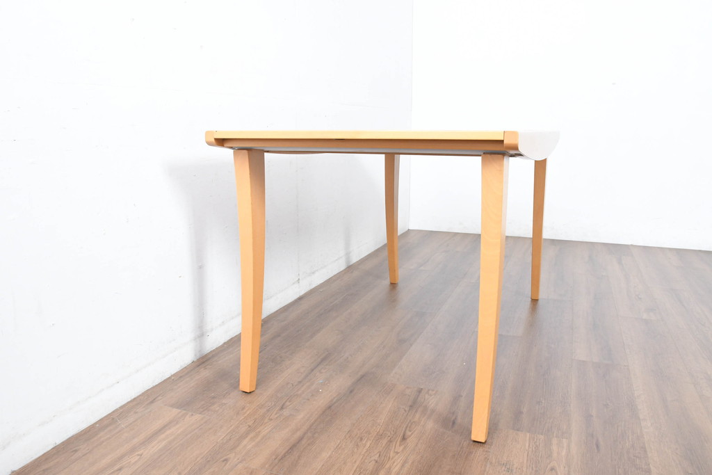 中古　イタリア　calligaris(カリガリス)　洗練されたフォルムと実用性を兼ね備えたエクステンションテーブル(ダイニングテーブル、拡張式テーブル、伸長式、食卓、6人掛け、8人掛け、6人用、8人用、大型テーブル)(定価約25万円)(R-084509)