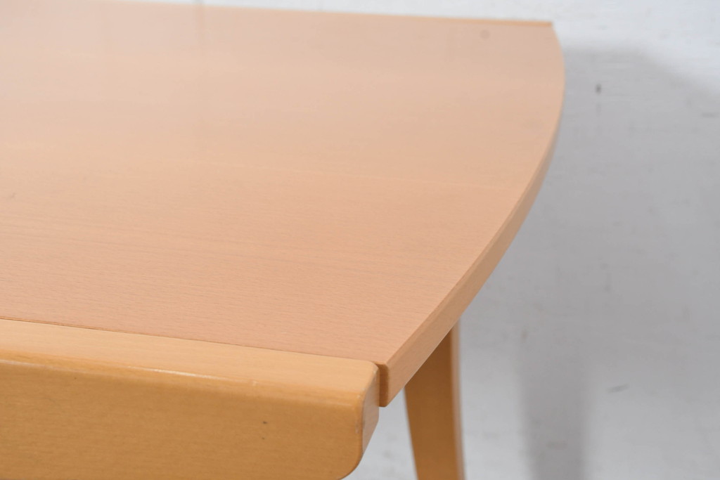 中古　イタリア　calligaris(カリガリス)　洗練されたフォルムと実用性を兼ね備えたエクステンションテーブル(ダイニングテーブル、拡張式テーブル、伸長式、食卓、6人掛け、8人掛け、6人用、8人用、大型テーブル)(定価約25万円)(R-084509)