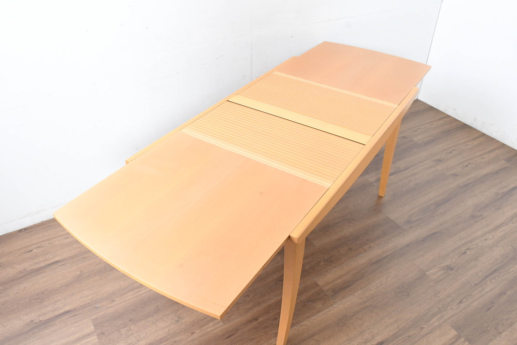 中古　イタリア　calligaris(カリガリス)　洗練されたフォルムと実用性を兼ね備えたエクステンションテーブル(ダイニングテーブル、拡張式テーブル、伸長式、食卓、6人掛け、8人掛け、6人用、8人用、大型テーブル)(定価約25万円)(R-084509)