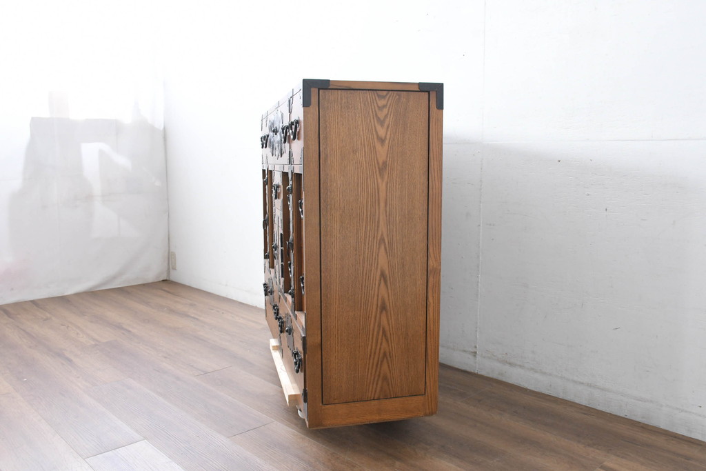 中古　美品　堂々とした佇まいが魅力のアンティーク調時代箪笥(収納箪笥、衣装箪笥、整理箪笥、和箪笥、引き出し)(R-084483)