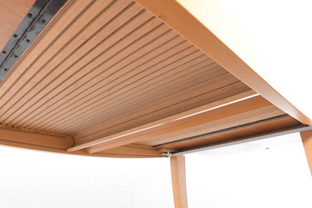 中古　イタリア　calligaris(カリガリス)　洗練されたフォルムと実用性を兼ね備えたエクステンションテーブル(ダイニングテーブル、拡張式テーブル、伸長式、食卓、6人掛け、8人掛け、6人用、8人用、大型テーブル)(定価約25万円)(R-084509)