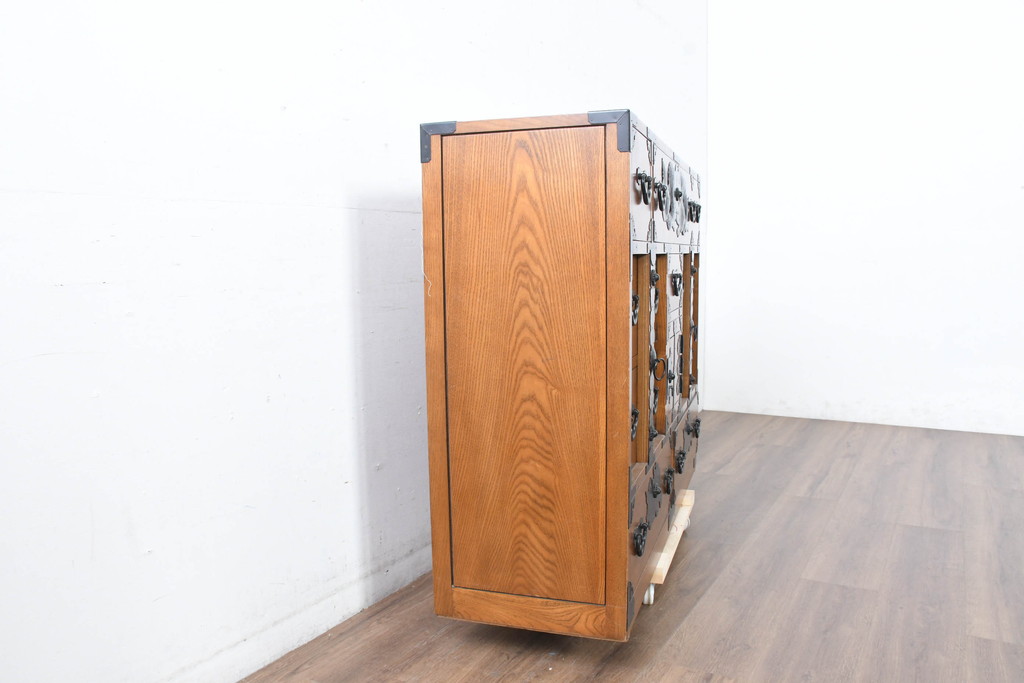 中古　美品　堂々とした佇まいが魅力のアンティーク調時代箪笥(収納箪笥、衣装箪笥、整理箪笥、和箪笥、引き出し)(R-084483)