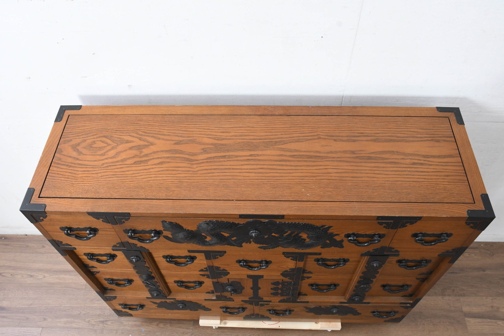 中古　美品　堂々とした佇まいが魅力のアンティーク調時代箪笥(収納箪笥、衣装箪笥、整理箪笥、和箪笥、引き出し)(R-084483)